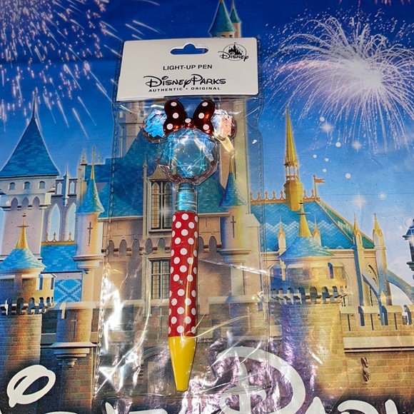 Authentic DISNEY PARK EXCLUSIVE Merchandise- Minnie Mouse Light Up pen - Picture 2 of 3